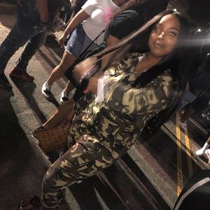 Meet your Posher, Monasia